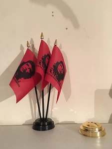 CHE GUEVARA TABLE FLAG SET of 3 flags and base - Picture 1 of 1