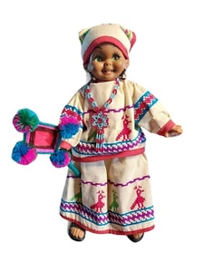 Bambola bambina Huichol 11,5" in vestiti ricamati Messico Sierra Madre Montagne - Foto 1 di 6