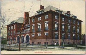 Vintage 1909 DENVER, Colorado Postkarte "West Denver High School" Straßenansicht - Bild 1 von 2