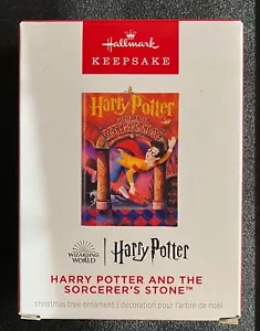 Hallmark 2024 Harry Potter Stein der Weisen Buchcover Archiv Andenken Ornament - Bild 1 von 3