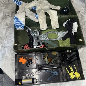 Action Man Munition Munition 1993 Box Footlocker Aufbewahrungskoffer mit Zubehör & Kleidung - Bild 1 von 4
