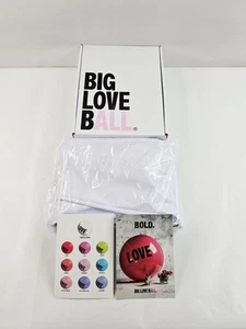 Bola inflable Jumbo blanca Big Love 5 pies diseñada por artista letras negras nueva - Imagen 1 de 10