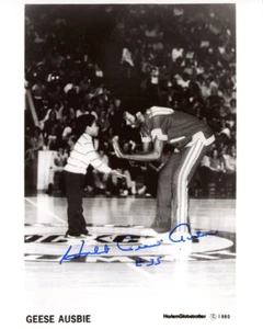 HUBERT GEESE AUSBIE SIGNED 8x10 PHOTO HARLEM GLOBETROTTERS LEGEND BECKETT BAS - Picture 1 of 2