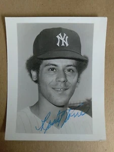 Imagen autografiada de Rosendo "Rusty" Torres Hernández 5x4 en blanco y negro Yankees de Nueva York  - Imagen 1 de 5
