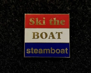 'SKI THE BOAT' BARCO DE VAPOR Pin Insignia COLORADO Resort Viaje Solapa de recuerdo - Imagen 1 de 3