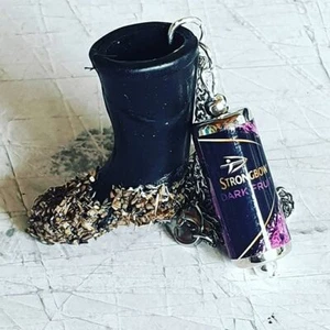 Unique FESTIVAL WELLY & STRONGBOW DARK FRUIT CIDER NECKLACE mud glasto BOOTS can - Picture 1 of 1