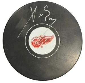 Pavel Datsyuk Autographed Detroit Red Wings Hockey Puck NHL - Picture 1 of 3