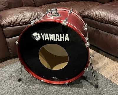 Bajo YAMAHA Stage Custom 22x17 Borgoña Foto 1 de 4