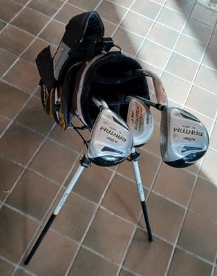 Age 10-14 golf club set, complete: 6 clubs, bag, balls, tees by AMF - Image 1 of 4