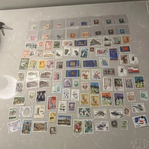 FRANCOBOLLI FORTUNATI 100 + USATI MISTI ๐ & US VINTAGE COSA UCU OTTENERE ALCUNI RARI 105 - Foto 1 di 20