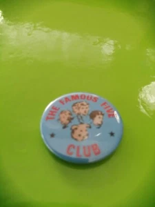 THE FAMOUS FIVE Enid Blyton CLUB MEMBERS BADGE   (repro) - Picture 1 of 2