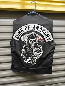 Sons of Anarchy SOA Faux Leather Vest Men Small Motorcycle Skull Gun Embroidered - Picture 1 of 4
