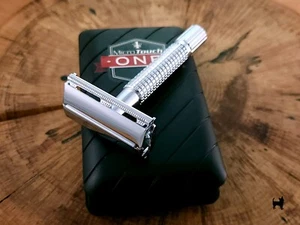 Maquinilla de afeitar de seguridad Microtouch de doble filo en estuche - Imagen 1 de 5