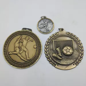 Gold Silber Bronze Fußball Medaille attraktive Gravur Sterling Anhänger Stg - Bild 1 von 4