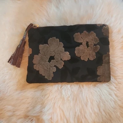 Nuevo bolso de mano Glenda Gies en amapola de chenilla tostada en negro. Foto 1 de 4