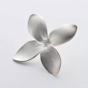 Japanese Traditional Handicraft by Ken Izumi (Pin-brooch) (Cruciate Flower) - Picture 1 of 7