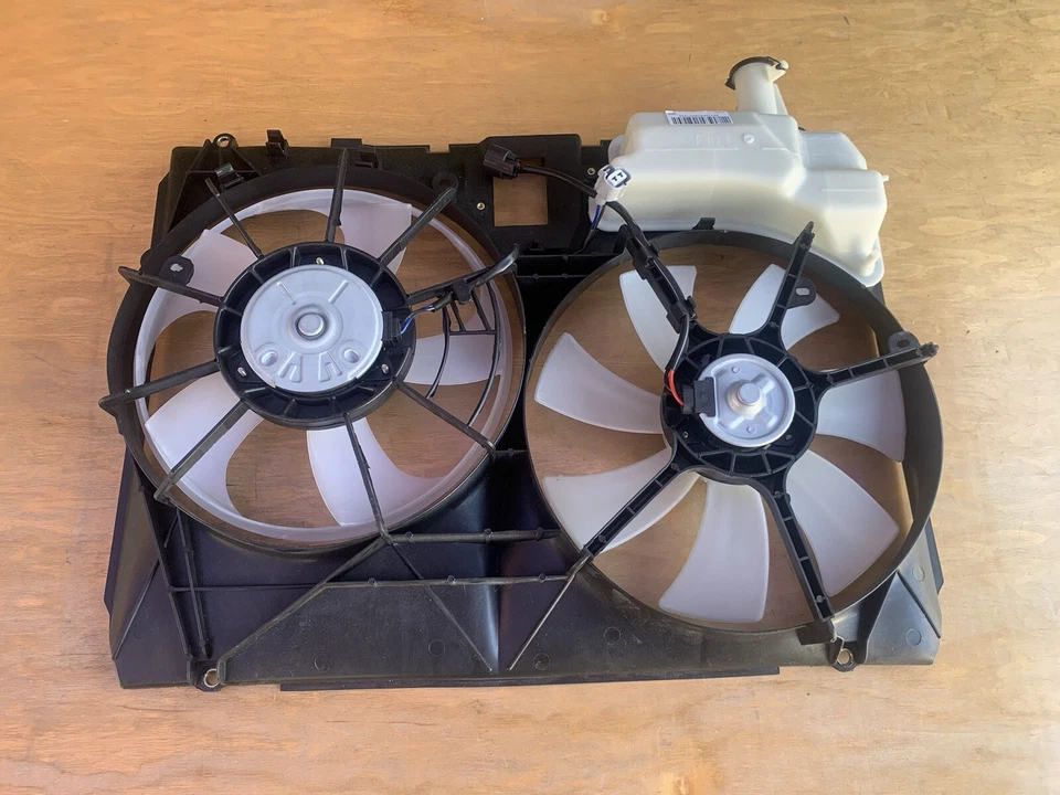 Conjunto de ventilador de refrigeración del motor GPD #2811569 parte Lexus ES300H 2013-2018 con depósito Foto 1 de 4