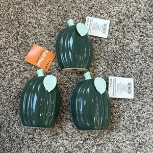 "Lote de 3, decoración de mesa de calabaza de cerámica verde fiesta de otoño con hoja de metal 4,3"" x 5,6""" - Imagen 1 de 6
