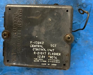 Mazda Rx4 929 Signal Flasher R-21647 & Central Control Unit R-10242 OEM B42 - Picture 1 of 7