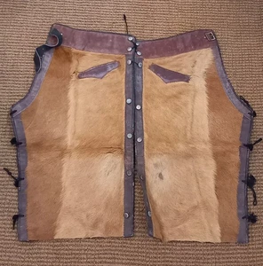 VINTAGE LEATHER 4 HORSE PORTUGUESE RODEO WESTERN BATWING CHAPS COWBOY - Picture 1 of 14