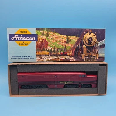 Athearn Ho Scale Bev-Bel PA-1 Dummy Diesel Loco #2650-1 Lehigh Valley Red #604 - Image 1 of 4