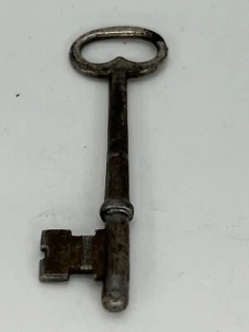 Skeleton Key Ornate Cast 2 3/4 " silver short brass shape Antique decor round - Picture 1 of 4