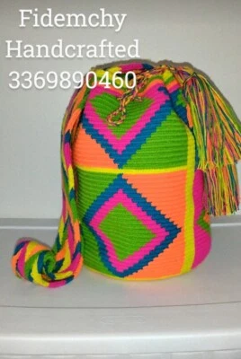 Mochilas Artesanales Colombianas Wayuu diseños exclusivos, Wayuu mujer pensó. Foto 1 de 4