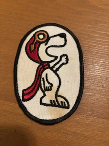 Vintage Snoopy als WWII Flying Ace Pilot 4” x 3” ovaler Stoffaufnäher gebraucht sehr guter Zustand FS - Bild 1 von 2