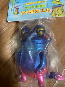 Pitcher Plant Frog Utubo Kaeru  Sofubi soft Vinyl Figure - Picture 1 of 2
