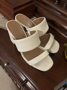 Size 9.5 Women’s Sandal - Picture 1 of 2