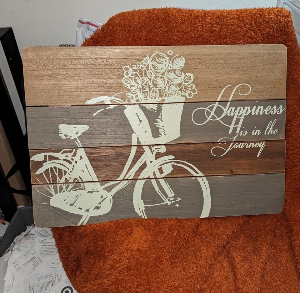 Placa de pared para bicicleta Melrose 23,5" marrón y blanco Happiness is in the Journey Foto 1 de 2