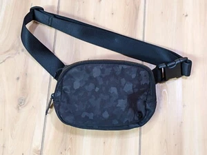 Lululemon Everywhere Gürteltasche OG Fragment Camo Jacquard Schwarz Deep Coal Reise - Bild 1 von 12