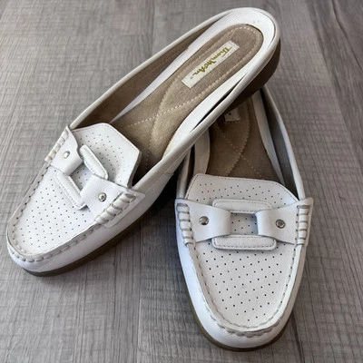 Mocasín sin cordones de cuero blanco con hebilla talla 7 M Thom McAn para mujer Foto 1 de 4
