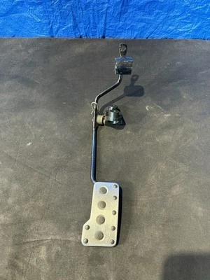 2001 - 2005 年 LEXUS IS300 加速器气体踏板前左驱动侧原始设备制造商 A+ — 第 1/4 张图片