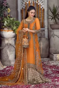 Elegant Pakistani Dresses for Women – Designer Salwar Kameez & Party Wear | Read - Picture 1 of 9