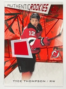 2021-22 SP Game Used Authentic Rookies Jersey Tyce Thompson #181 Red UD Hockey  - Bild 1 von 2