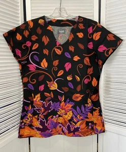 Butterweiches Damen XS Scrub Top Herbst Blätter Herbst Neu mit Etikett Kurzarm V-Ausschnitt - Bild 1 von 12