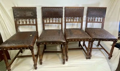 Juego de 4 sillas antiguas renacentistas francesas Enrique II - cuero en relieve Foto 1 de 4