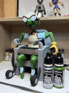 Bentley Sly Cooper Turtle in Wheelchair Figure 20cm / 7.9” Hand-Painted - Foto 1 di 13
