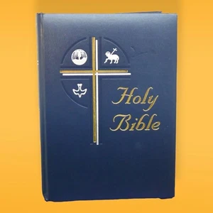 Holy Bible Catholic Family Life Edition nab junto a la chimenea - Imagen 1 de 12