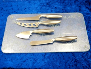 Juego de cuchillos de queso AMC Juego de 5 piezas acero inoxidable + placa de vidrio - Imagen 1 de 5