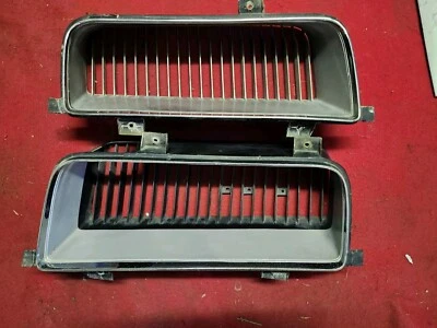 74 Pontiac Trans Am Firebird Forumla 1974 par de parrillas delanteras GM OEM 2 SD 455 Foto 1 de 4