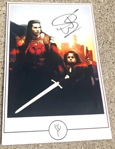 WARWICK DAVIS SIGNED Photo WILLOW - Afbeelding 1 van 1