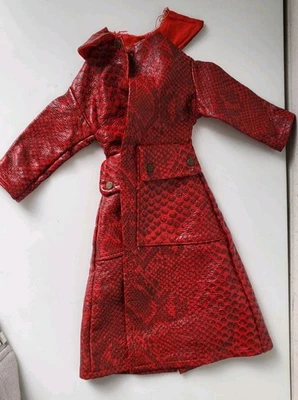 Ancien manteau à recoudre rouge Gégé haute couture France simili cuir dolly - Photo 1/4
