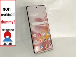 【Factice !】 Téléphone portable Motorola edge pro années 60 (couleur blanc) modèle 2025 qui ne fonctionne pas - Photo 1 sur 2