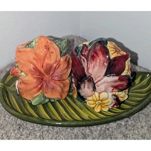Tommy Bahama Salt and Pepper Shakers 2006 Paradise Garden Floral Ceramic Boxed - Picture 1 of 11