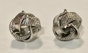 Pendientes pequeños vintage de nudo francés en tono plata - Imagen 1 de 2