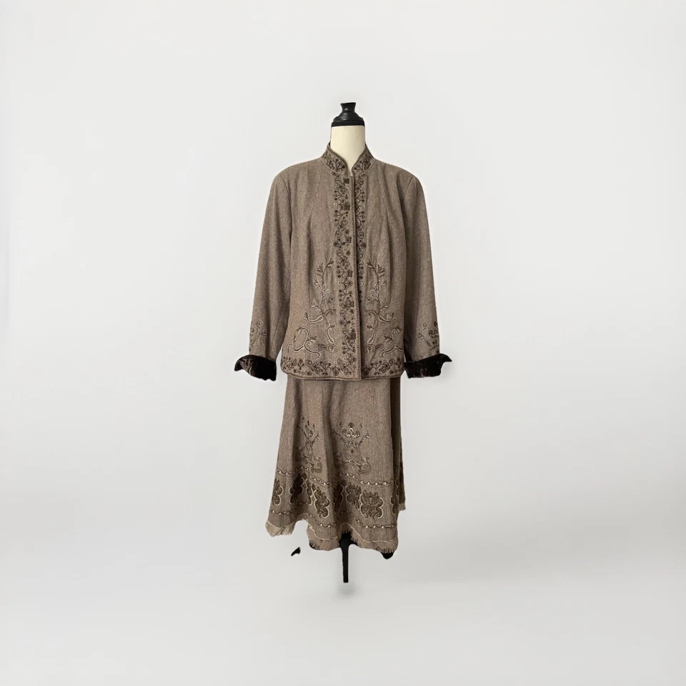 Traje midi falda y chaqueta blazer talla 14 bordado colección Nygard para mujer Foto 1 de 3