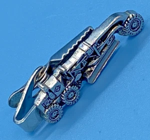 Mercury Industries Allis Chalmers Motor Scraper Silver-Tone Tie Bar Clip VTG - Picture 1 of 6