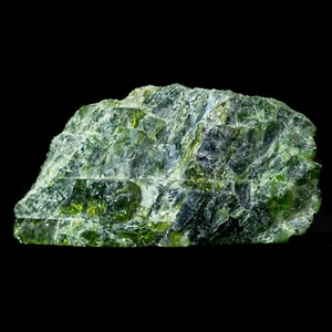 Chromdiopsid / Chromhaltiges Diopsid Kristallscherbe. Inagli, Sacha, Russland - Bild 1 von 3